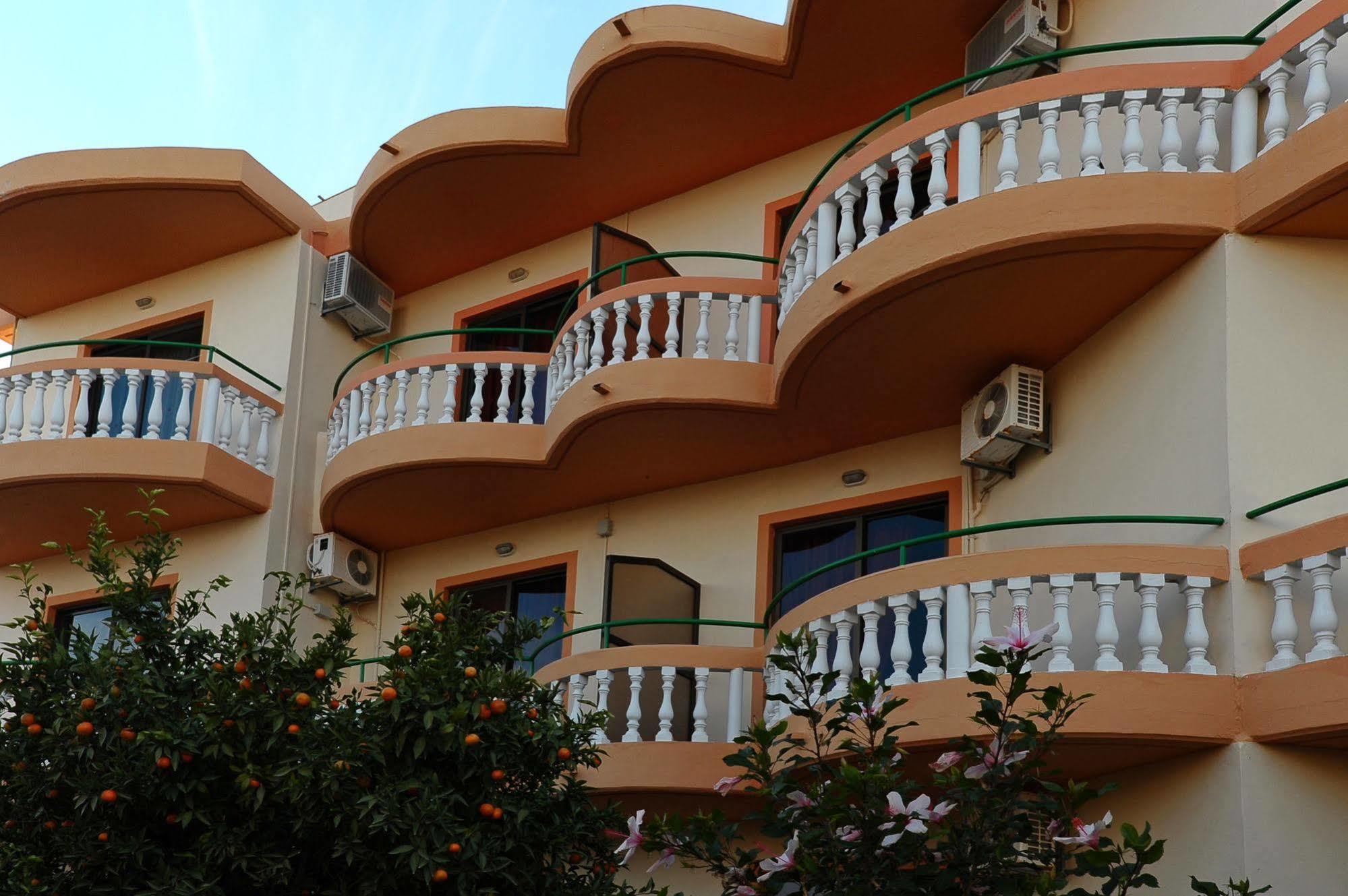 פליראקי Villa George מראה חיצוני תמונה